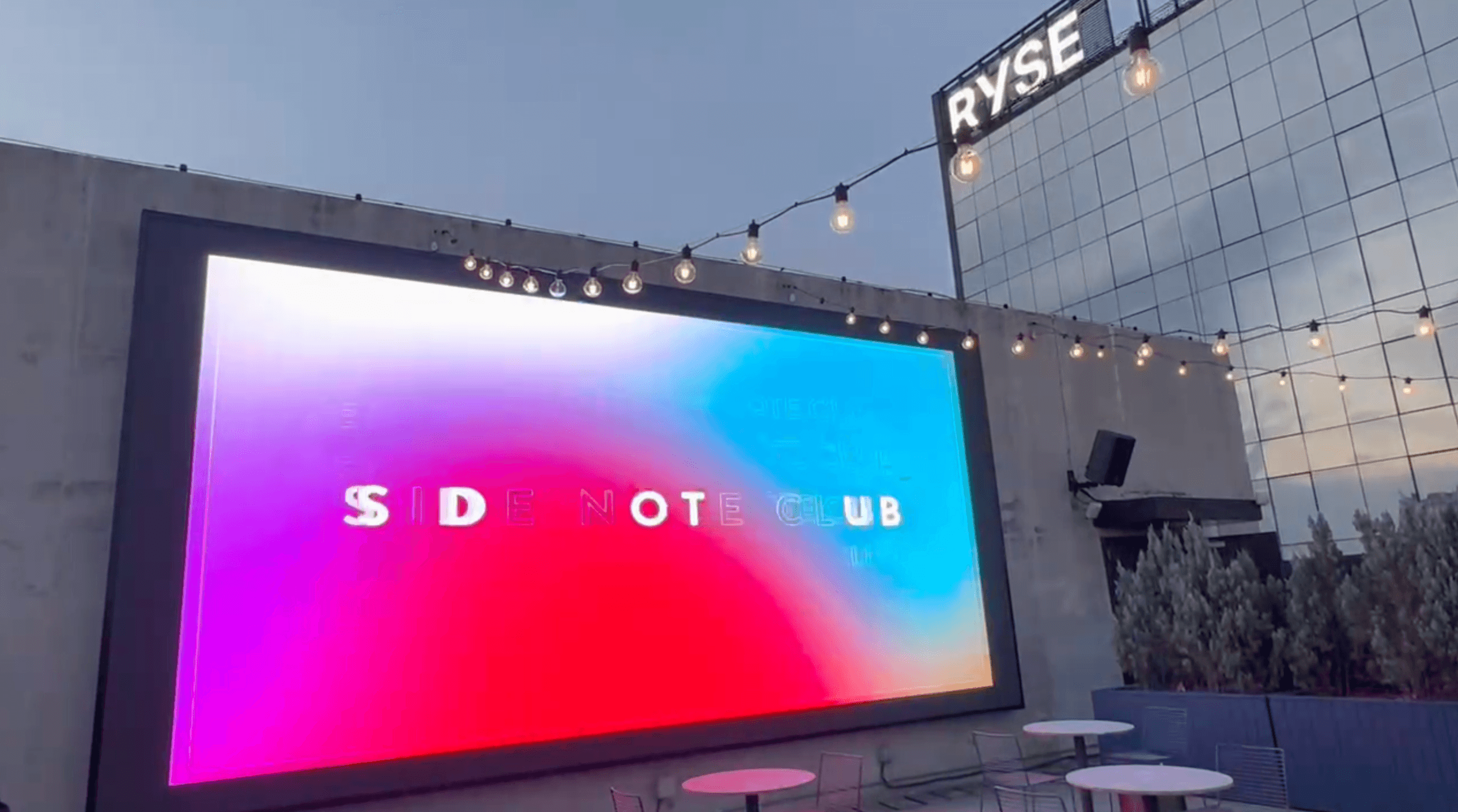 홍대 라이즈호텔 옥상 LED